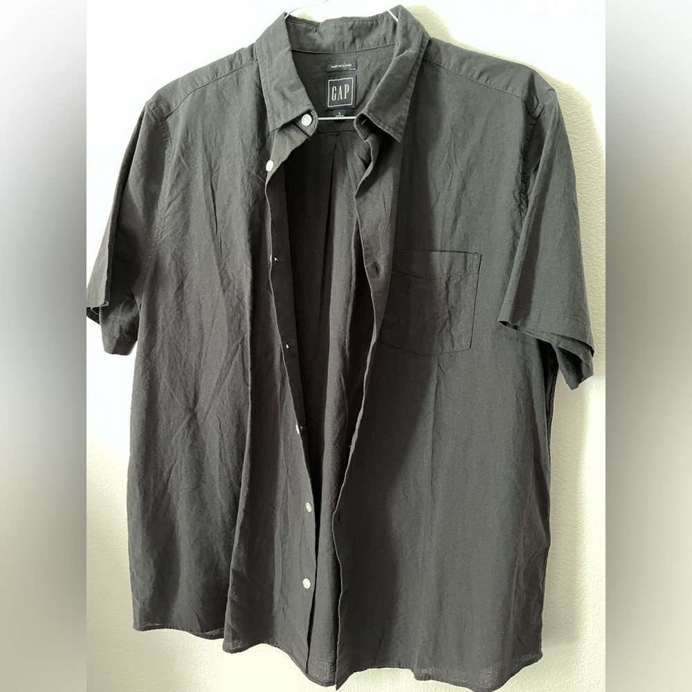 Men’s large charcoal black linen Gap shirt s/s  great condition.